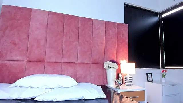 kittyy milk 001 online show from 18, 12, 2025