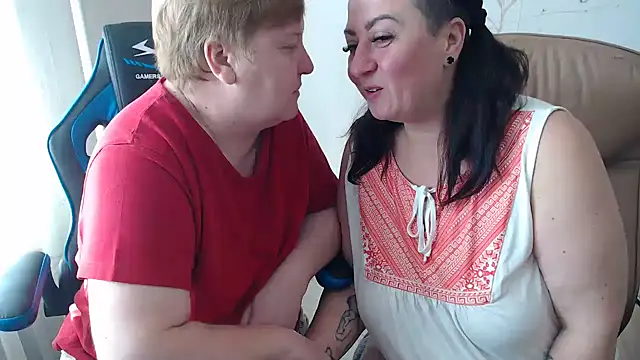 Snapshot of Bertie_Adeline chatting on 4, 10, 2025 Bertie Adeline online show from 4, 10, 2025