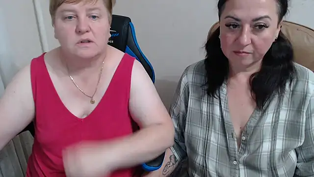 Snapshot of Bertie_Adeline chatting on 4, 10, 2025 Bertie Adeline online show from 4, 10, 2025