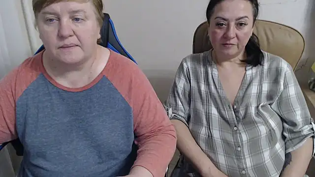 Snapshot of Bertie_Adeline chatting on 25, 10, 2025 Bertie Adeline online show from 25, 10, 2025