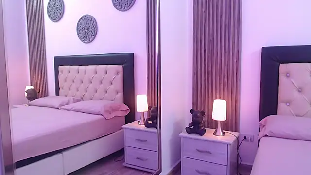 Red kytty6 online show from 4, 10, 2025