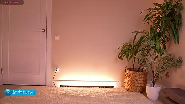 Miablueye online show from 2, 11, 2025