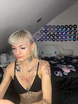 FluffySlutt online show from 18, 9, 2025