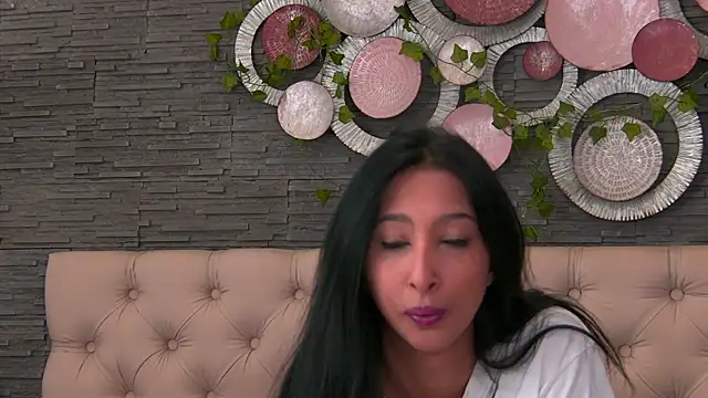 VannyFoxx online show from 10, 4, 2026