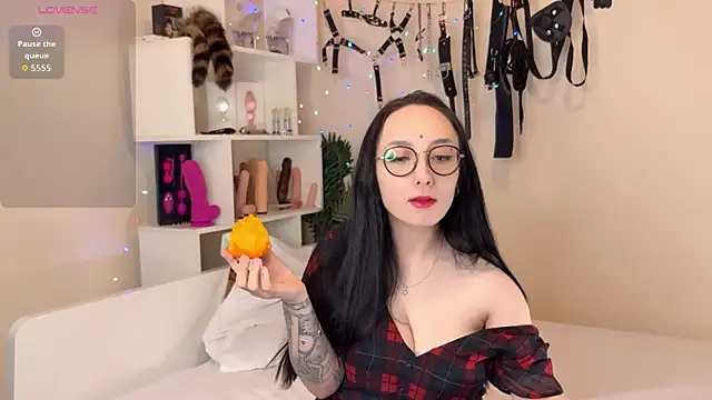 Snapshot of Jinhee_Tiny chatting on 5, 11, 2025 Jinhee Tiny online show from 5, 11, 2025