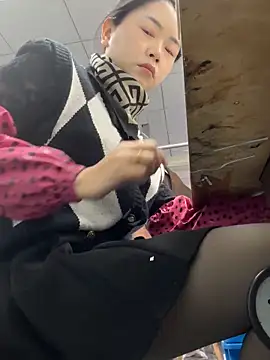 Snapshot of DHJM168 chatting on 17, 12, 2025 DHJM168 online show from 17, 12, 2025