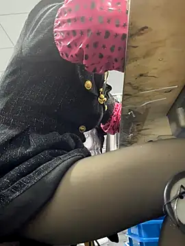 Snapshot of DHJM168 chatting on 23, 12, 2025 DHJM168 online show from 23, 12, 2025