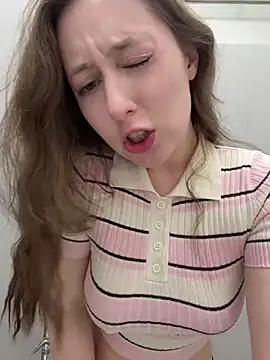 Snapshot of FroggyAnna chatting on 17, 6, 2026 FroggyAnna online show from 17, 6, 2026