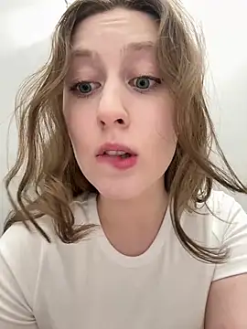 Snapshot of FroggyAnna chatting on 4, 7, 2026 FroggyAnna online show from 4, 7, 2026