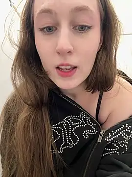 Snapshot of FroggyAnna chatting on 7, 7, 2026 FroggyAnna online show from 7, 7, 2026
