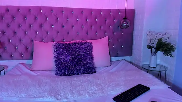 Scarlet Monroee online show from 21, 10, 2025