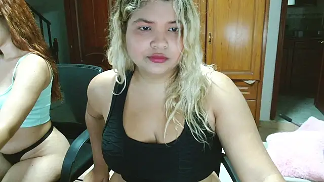 Snapshot of mia_moons1 chatting on 8, 11, 2025 mia moons1 online show from 8, 11, 2025