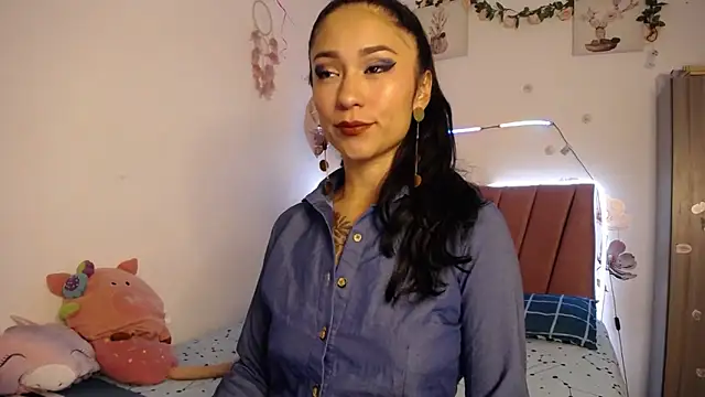 Liahdiaz  online show from 15, 4, 2026