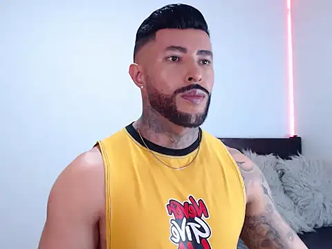 Snapshot of andrea_de_lucaa chatting on 6, 10, 2025 andrea de lucaa online show from 6, 10, 2025