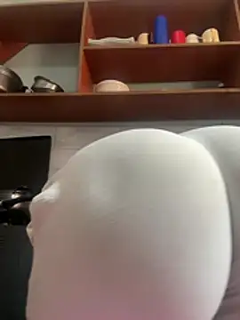 Snapshot of ewatyu chatting on 8, 4, 2026 ewatyu online show from 8, 4, 2026