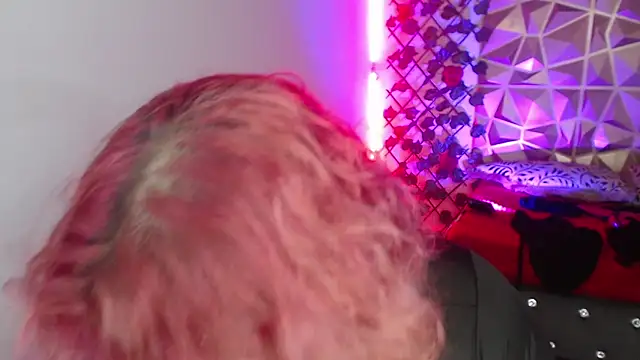 Snapshot of poison_doll2 chatting on 13, 11, 2025 poison doll2 online show from 13, 11, 2025