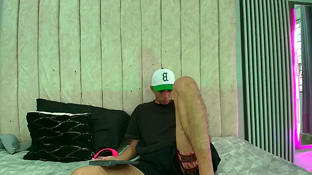 Snapshot of DustinandJordan chatting on 12, 9, 2025 DustinandJordan online show from 12, 9, 2025