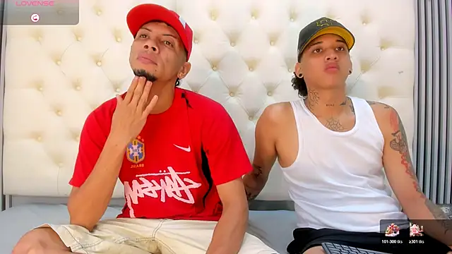 Snapshot of DustinandJordan chatting on 18, 12, 2025 DustinandJordan online show from 18, 12, 2025