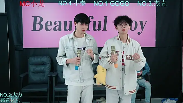 Snapshot of BeautifulBoys-888 chatting on 20, 10, 2025 BeautifulBoys-888 online show from 20, 10, 2025