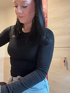 Snapshot of TattooLara chatting on 26, 10, 2025 TattooLara online show from 26, 10, 2025