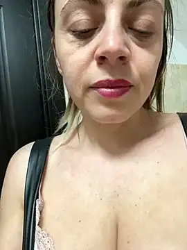 Snapshot of ladywithbigass chatting on 12, 3, 2025 ladywithbigass online show from 12, 3, 2025