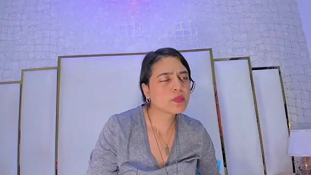 Snapshot of thalia888_ chatting on 8, 5, 2026 thalia888 online show from 8, 5, 2026