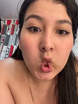 Snapshot of evelyn_1702 chatting on 10, 10, 2025 evelyn 1702 online show from 10, 10, 2025