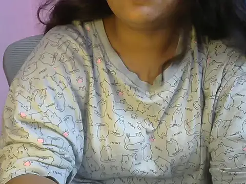 Queenxxx98 online show from 24, 4, 2026