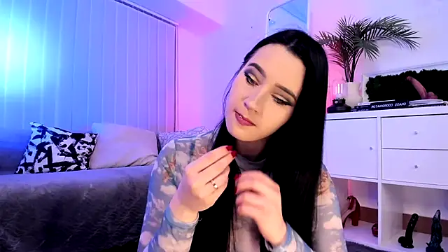 Mary Lori online show from 4, 12, 2025