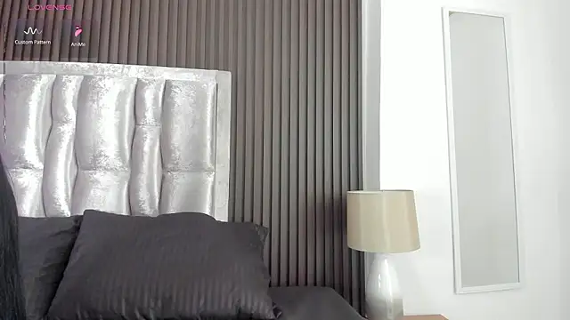 Zahra milks online show from 8, 3, 2026