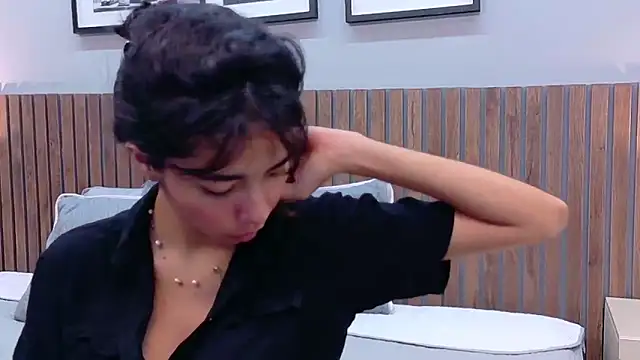 luna roja25 online show from 3, 3, 2026