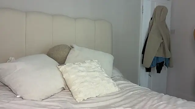 KayleeBella online show from 26, 10, 2025