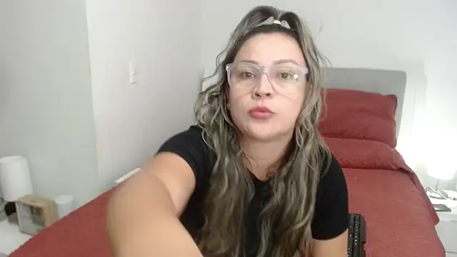 Snapshot of sophie_lopez1 chatting on 11, 10, 2025 sophie lopez1 online show from 11, 10, 2025