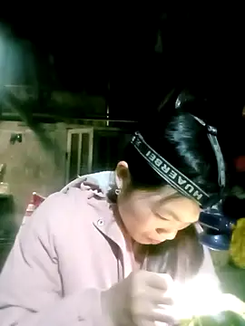 ngan-cute online show from 18, 12, 2025