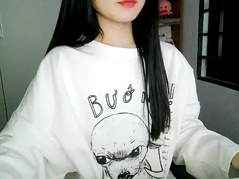 Snapshot of Annabelle-e chatting on 24, 10, 2025 Annabelle-e online show from 24, 10, 2025