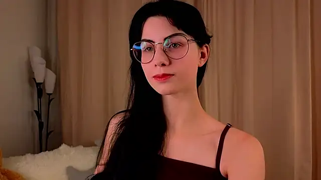 ArlineJanik online show from 15, 10, 2025