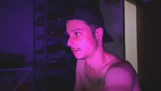 Snapshot of chrisalmeid_ chatting on 21, 9, 2025 chrisalmeid online show from 21, 9, 2025