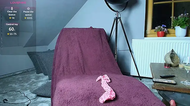 Snapshot of SashaSilk chatting on 27, 10, 2025 SashaSilk online show from 27, 10, 2025