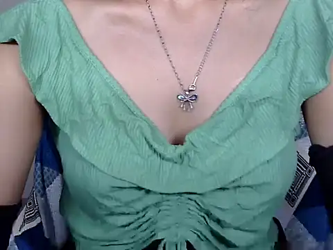 Snapshot of Riva_arora01 chatting on 25, 10, 2025 Riva arora01 online show from 25, 10, 2025