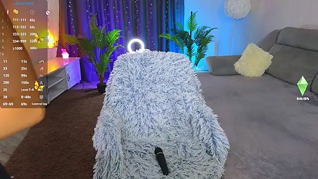 Snapshot of ValenciiaQ chatting on 11, 9, 2025 ValenciiaQ online show from 11, 9, 2025