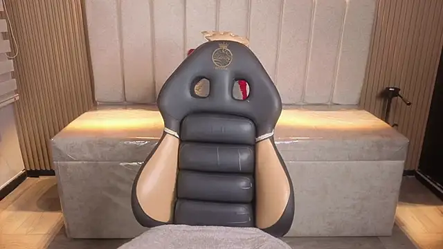  Mia Evans 1 online show from 18, 4, 2026