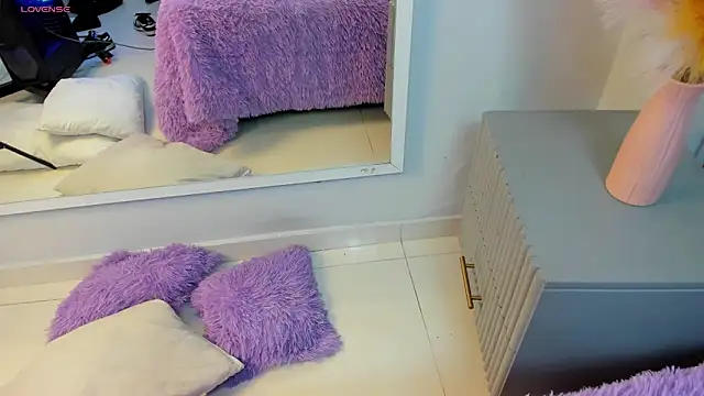 Mia Valentine  online show from 2, 2, 2026