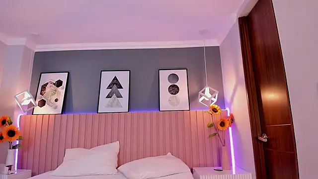 Nina Ford online show from 28, 10, 2025