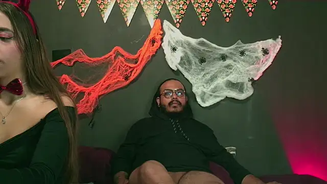  leda swan  online show from 18, 10, 2025