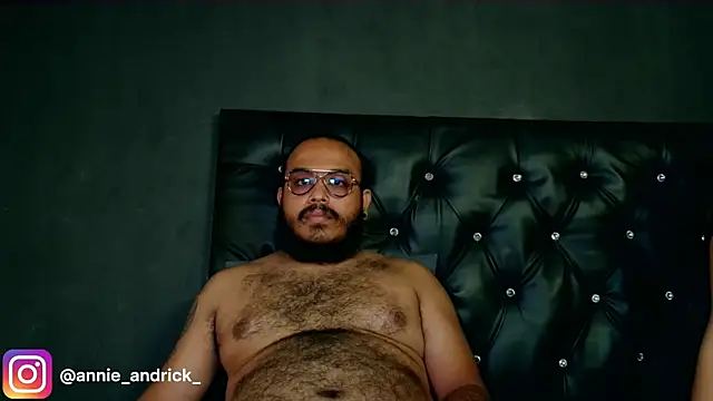  leda swan  online show from 14, 12, 2025