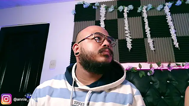  leda swan  online show from 30, 3, 2026