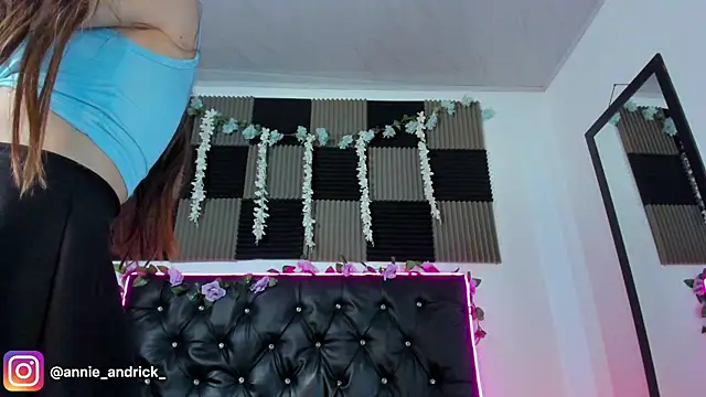  leda swan  online show from 17, 4, 2026