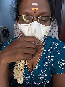Snapshot of umashreetamil chatting on 13, 5, 2026 umashreetamil online show from 13, 5, 2026