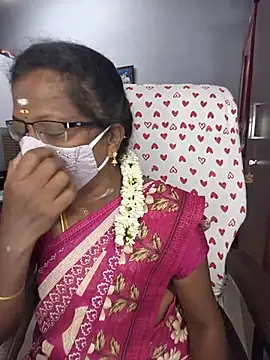 Snapshot of umashreetamil chatting on 18, 5, 2026 umashreetamil online show from 18, 5, 2026