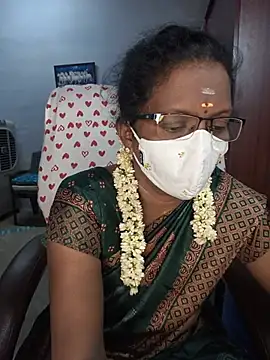 Snapshot of umashreetamil chatting on 20, 5, 2026 umashreetamil online show from 20, 5, 2026
